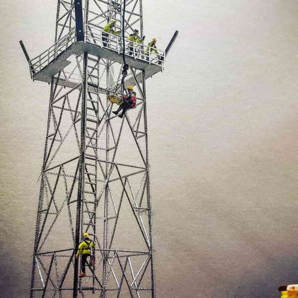 HO scale communication tower