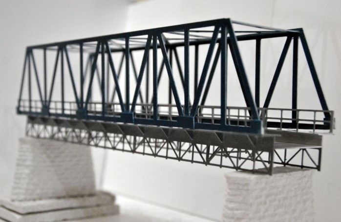 HO scale model train elevated railway bridge