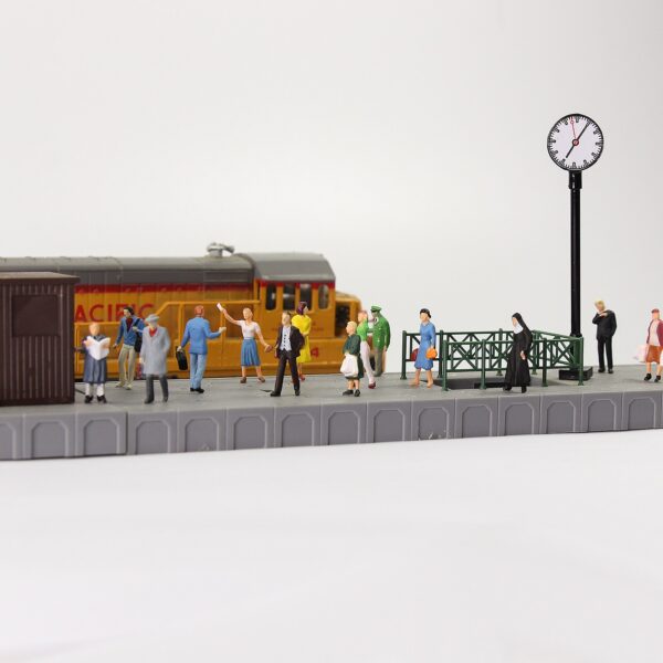 HO, N & OO scale 3V miniature LED platform clock