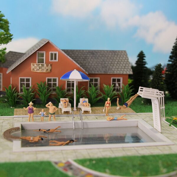 HO scale swimming figures