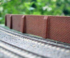 Long Flexible Brick Wall for Model Railway Trains