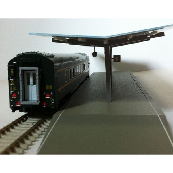 HO & OO scale model railway train platform