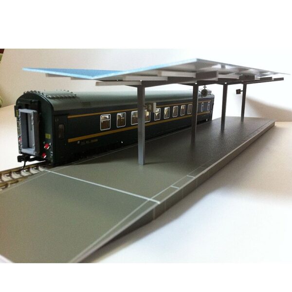 HO & OO scale model railway train platform
